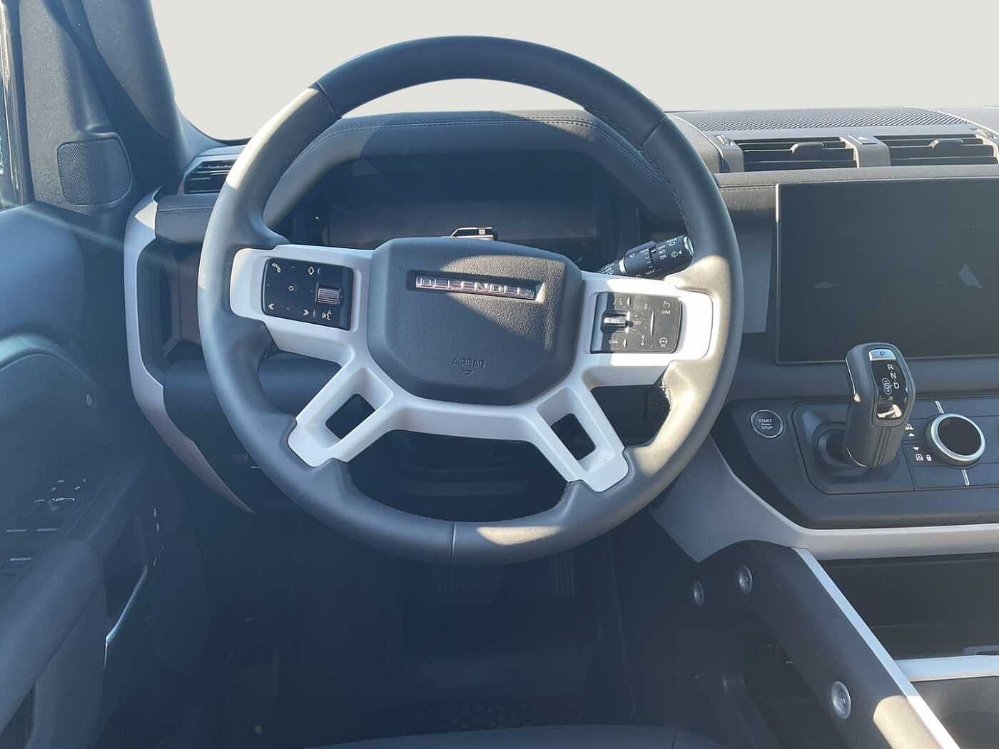 Land Rover Defender 110 Dynamic SE