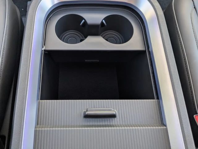 Hyundai Staria Signature