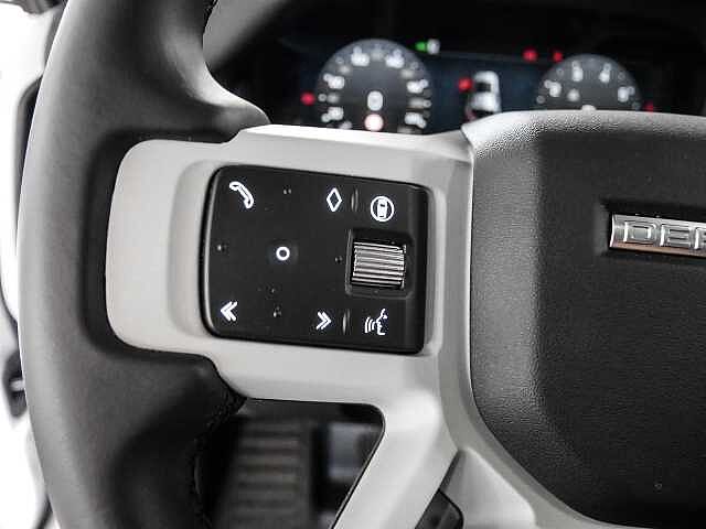 Land Rover Defender 110 Dynamic SE