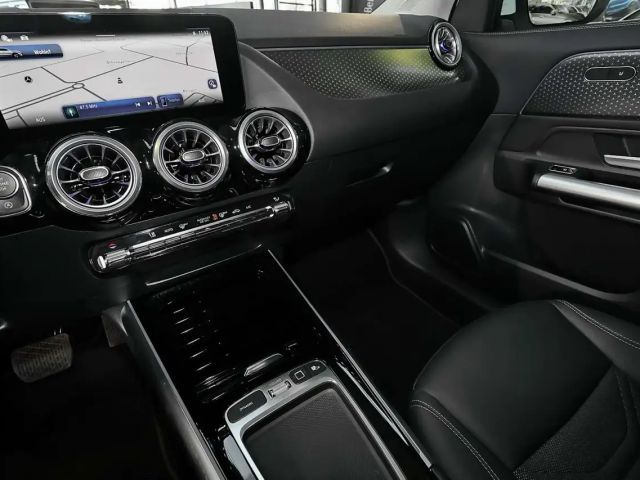 Mercedes-Benz GLA 180 TOTWINKEL+DISTRONIC+360°+LED+KEYLESS+18"