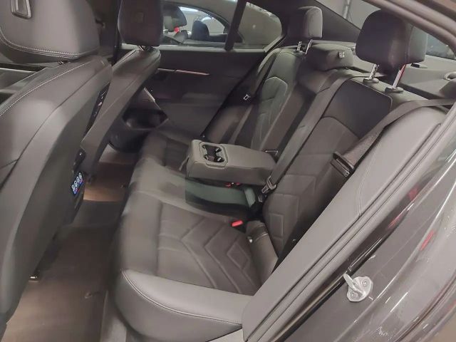 BMW 520 520i M-Sport Sedan