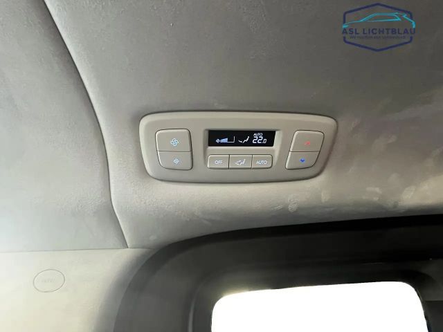 Hyundai Staria Signature