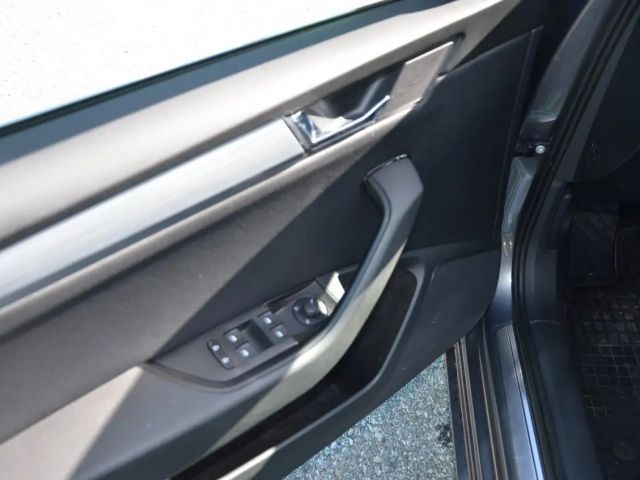 Skoda Superb Superb Kombi 2,0TDI DSG LED VIRTUAL NAVI SHZ 1.Bes