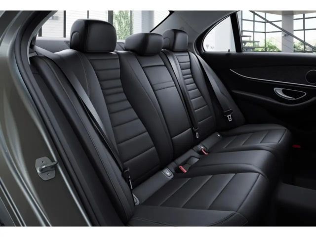 Mercedes-Benz E 200 AVANTGARDE EXCLUSIVE Sedan