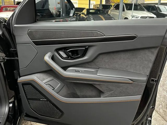 Lamborghini Urus SE *Akrapovic*Carbon-Paket*23"*B&O*Pano*