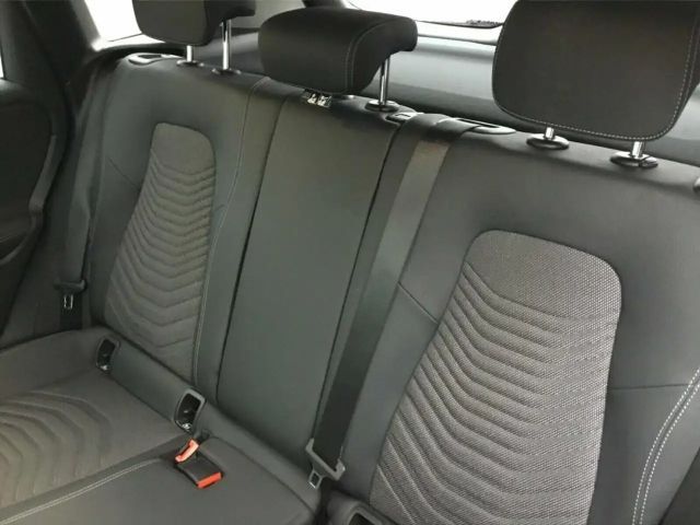 Mercedes-Benz B 180 SpurW W-Paket PDC SHZ SpurH LED el.Heck