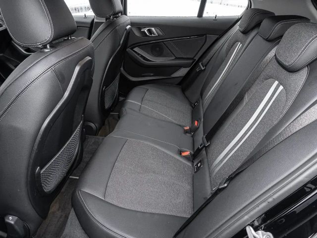 BMW 118 118i Sedan Sport Line