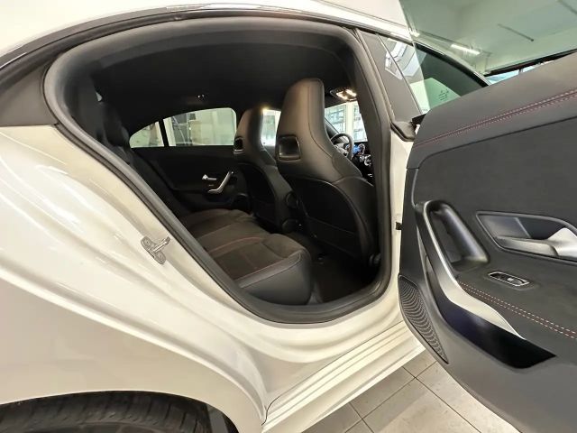 Mercedes-Benz CLA 200 AMG Line Coupé