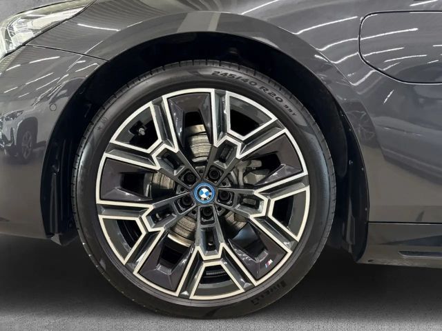 BMW 530 530e M-Sport Sedan
