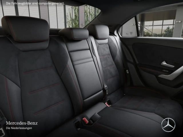 Mercedes-Benz A 220 4MATIC AMG Line