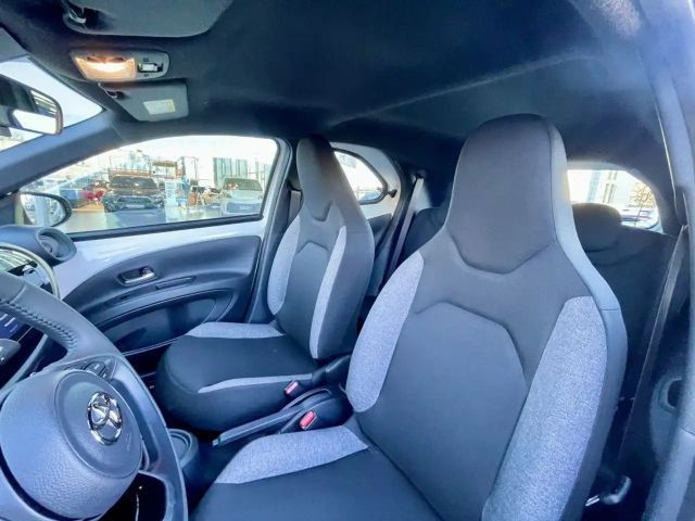 Toyota Aygo X Business Hatchback S-CVT