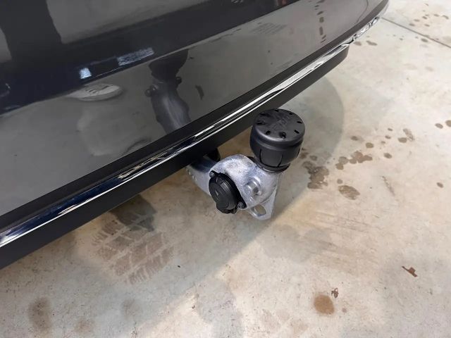 Mercedes-Benz C 200 Luxury Line Sedan