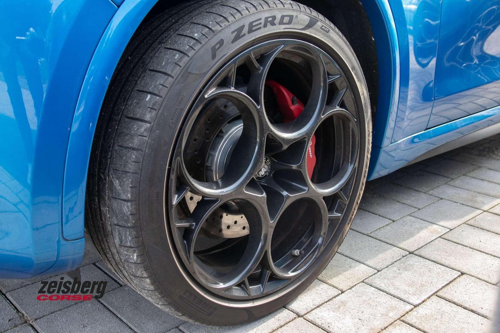 Alfa Romeo Stelvio AT8 Q4 Quadrifoglio Verde