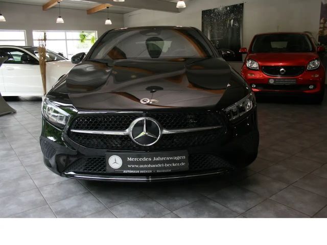 Mercedes-Benz A 180 A 180 d