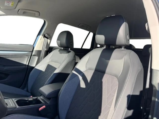 Volkswagen Golf 1.5 eTSI DSG Variant