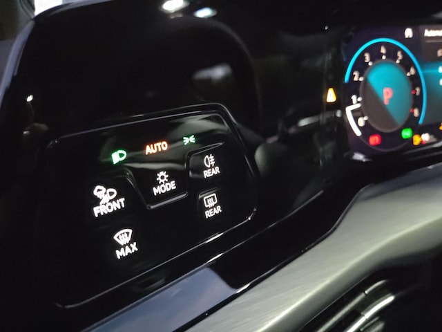 Volkswagen Golf 1.5 eTSI DSG Golf VIII Sport