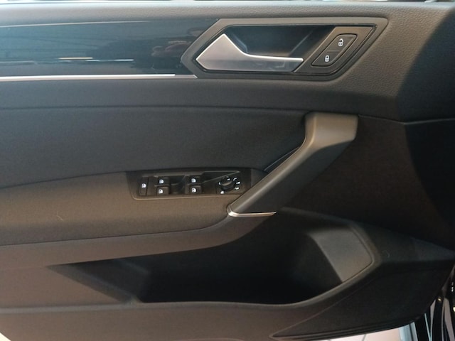 Volkswagen Touran 1.5 TSI DSG Pro R-Line