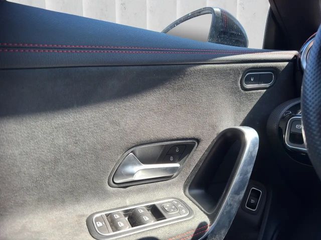 Mercedes-Benz CLA 200 AMG Line