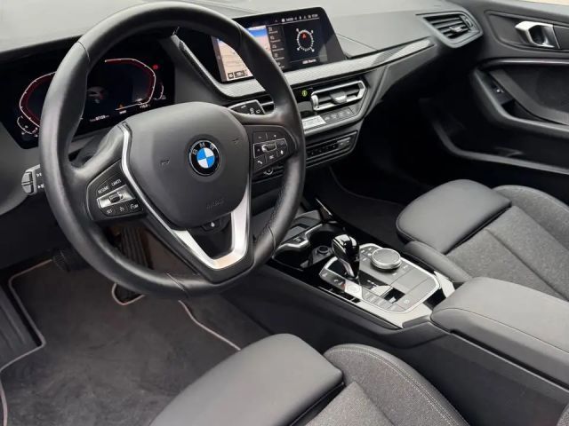 BMW 118 118i Sedan Sport Line