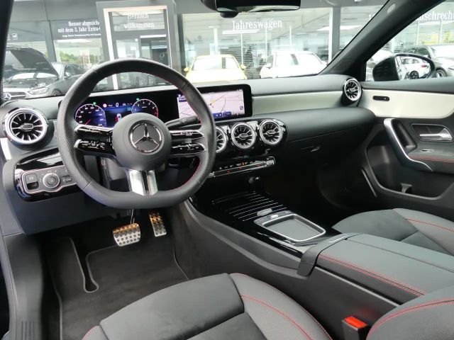 Mercedes-Benz A 180 AMG Line