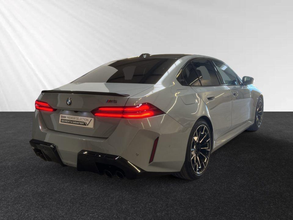 BMW M5 Sedan
