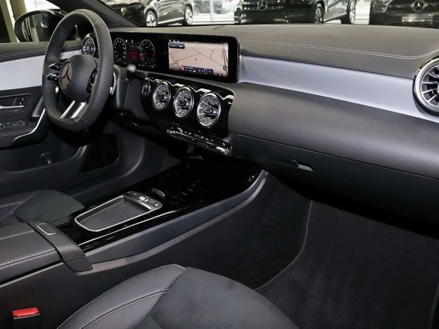 Mercedes-Benz CLA 200 AMG Line Coupé