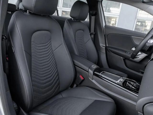 Mercedes-Benz A 200 A 200 d Progressive