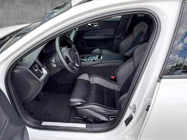 Volvo V60 AWD Dark Hybrid Plus T6