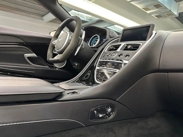 Aston Martin DB11 V8