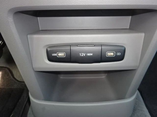 Hyundai Staria Signature