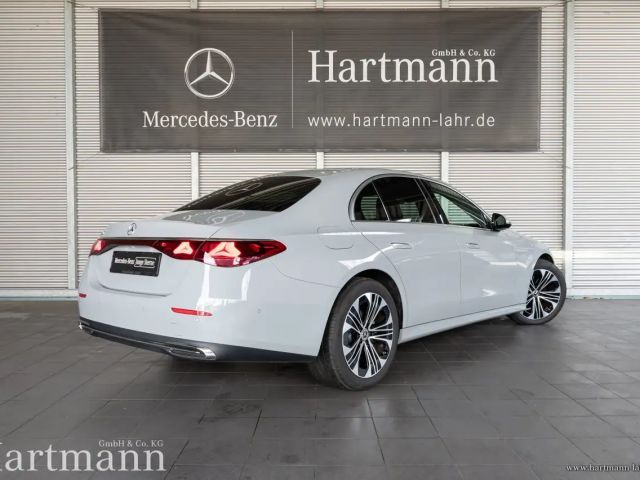 Mercedes-Benz E 200 AVANTGARDE Sedan
