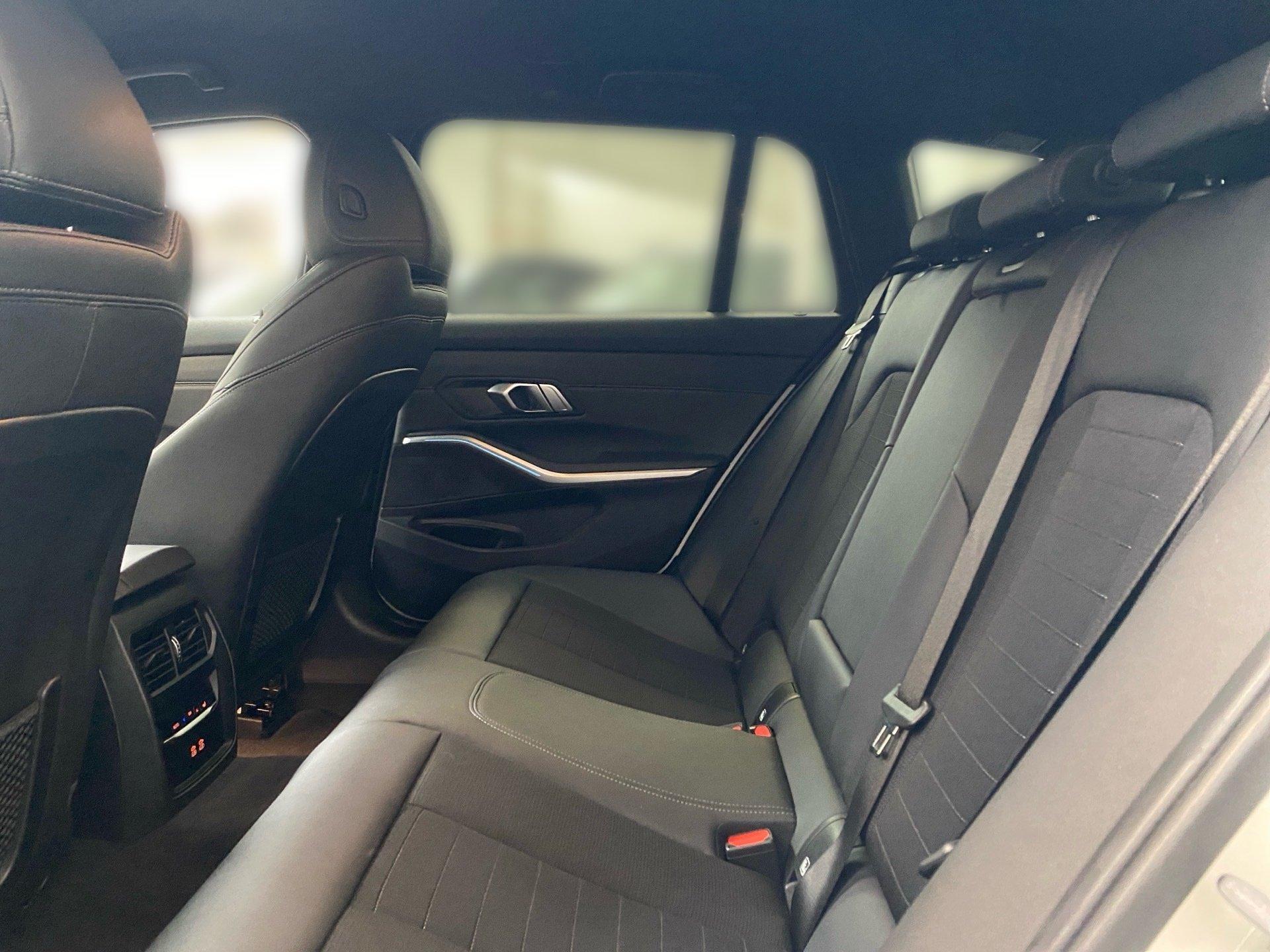 BMW 330 330e Touring