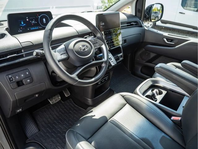 Hyundai Staria Signature