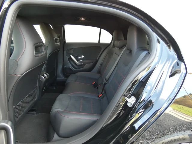 Mercedes-Benz A 180 A 180 d AMG Line