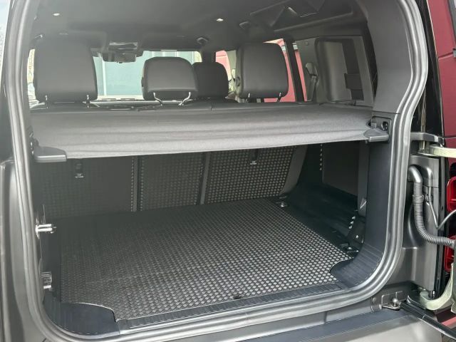 Land Rover Defender 110 D200 Dynamic SE