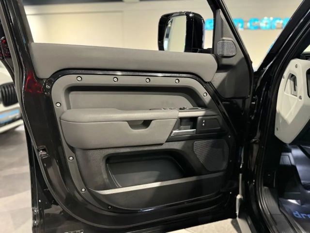 Land Rover Defender 110 Black Pack