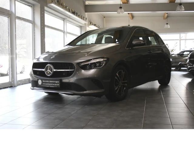 Mercedes-Benz B 180 Sedan
