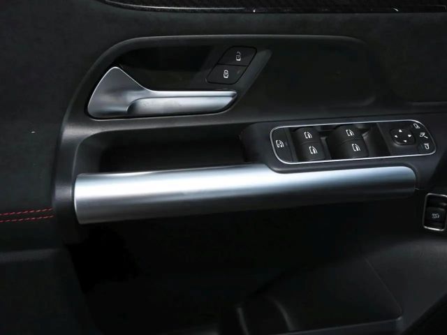 Mercedes-Benz B 180 AMG Line Sedan