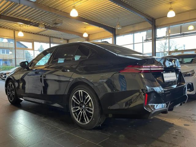 BMW 520 520i M-Sport Sedan