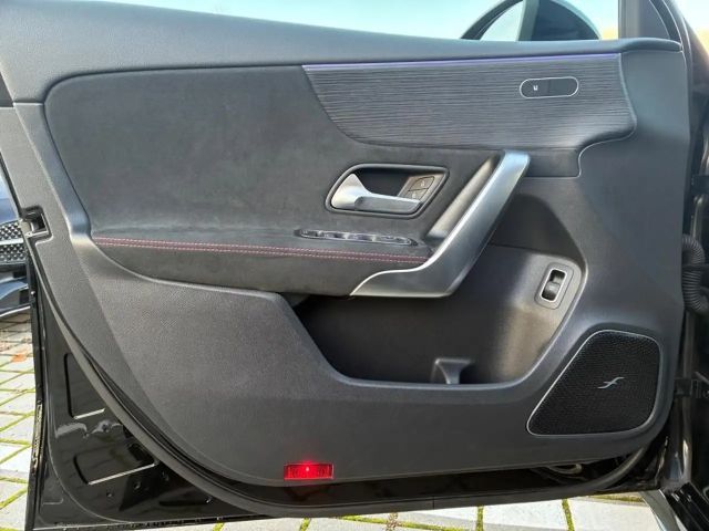 Mercedes-Benz A 180 A 180 d AMG Line