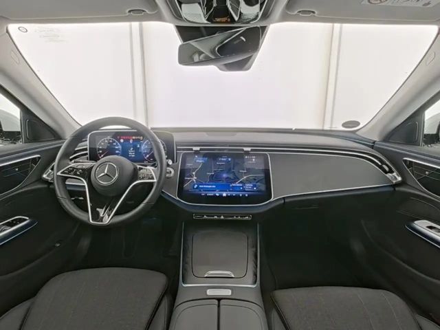 Mercedes-Benz E 200 Sedan