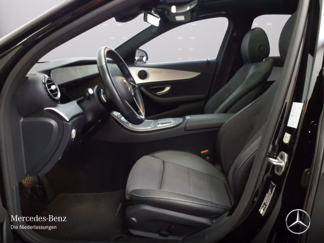 Mercedes-Benz E 220 AVANTGARDE E 220 d Sedan