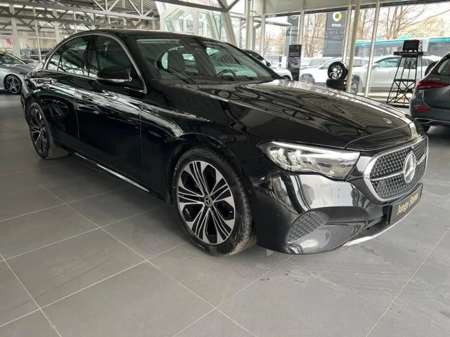 Mercedes-Benz E 200 AVANTGARDE Sedan