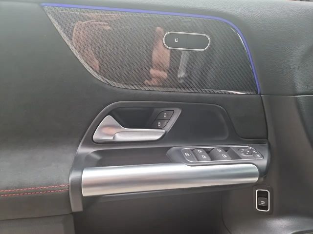 Mercedes-Benz GLA 180 AMG Line