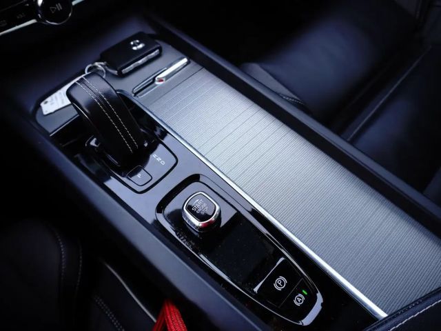 Volvo XC60 AWD R-Design Recharge