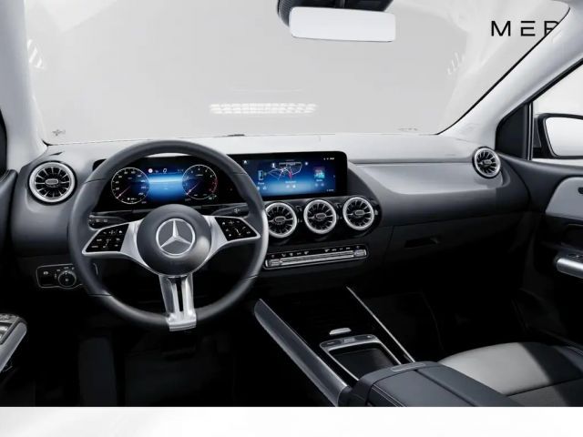 Mercedes-Benz B 200 Progressive Sedan