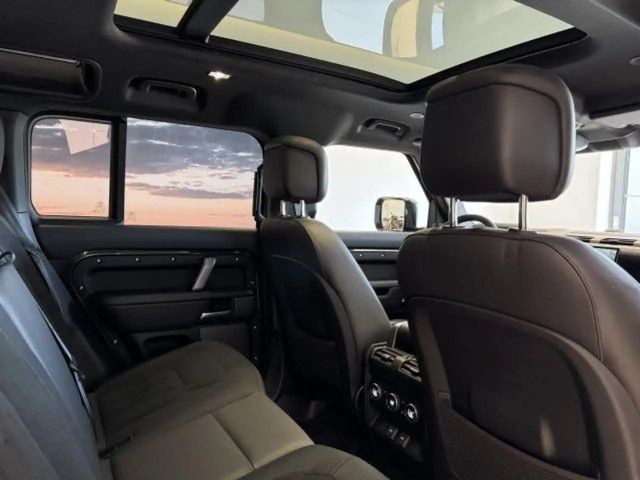 Land Rover Defender 110 Black Pack