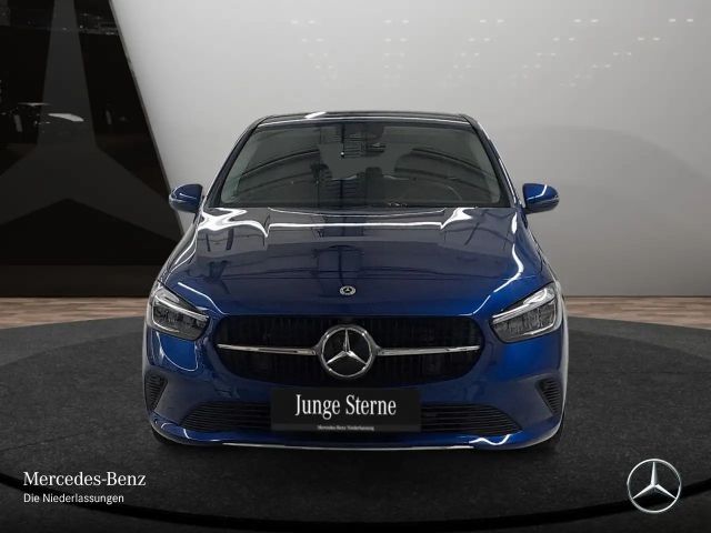 Mercedes-Benz B 220 4MATIC Progressive Sedan
