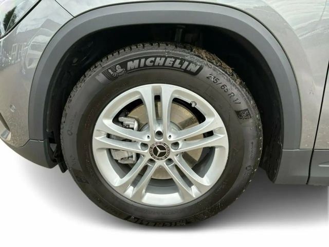 Mercedes-Benz GLA 180 W-Paket KAM PDC SpurH Navi AUT Virtual