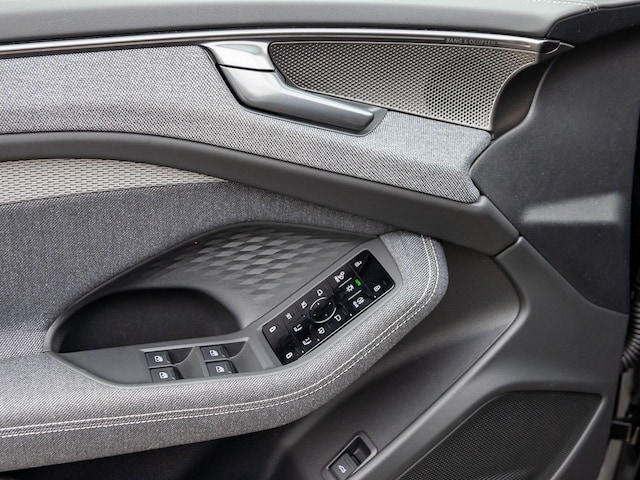 Audi A6 Avant Quattro S-Tronic